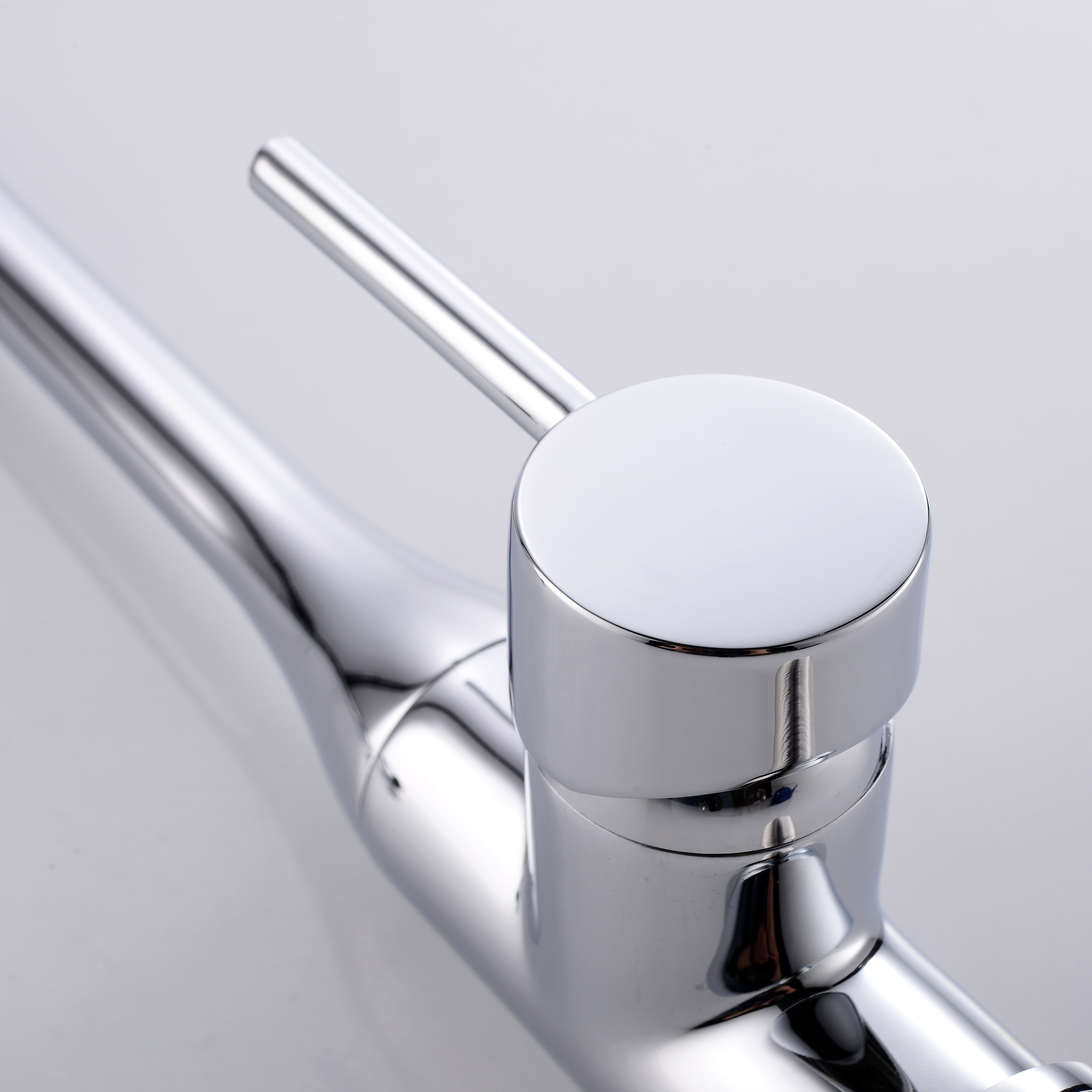 Brass Material Single Handle Hot And Cold Water Chrome Surface Kitchen Faucet