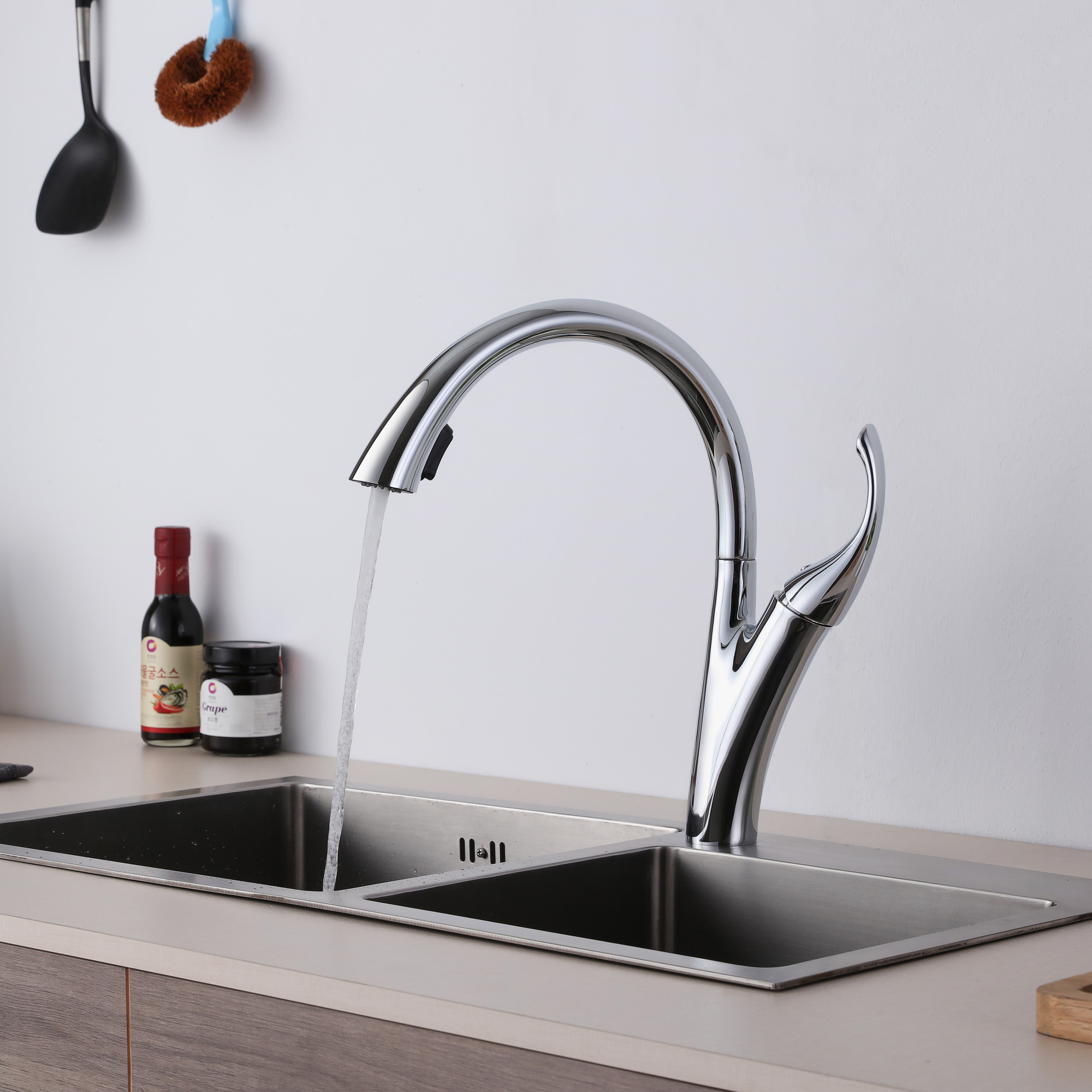 Brass Casting Single Lever Handle Kitchen Faucet with Minimalist Design