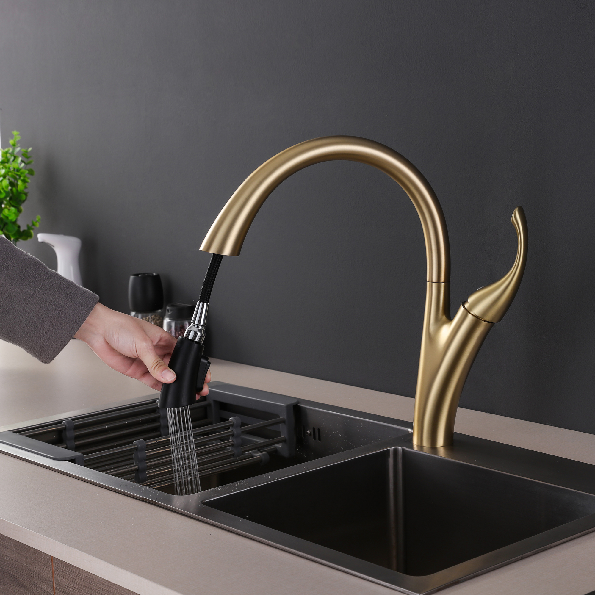 Brushed Gold Brass Material Pull Down Kitchen Faucet Mixer